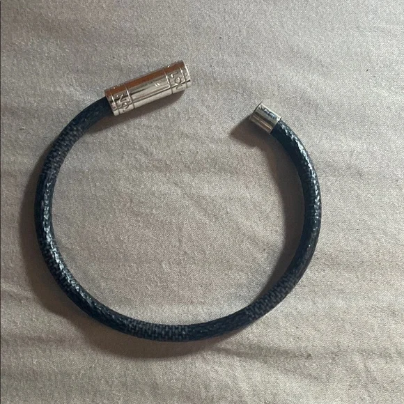 Louis Vuitton “Keep it” Bracelet - Picture 5 of 5